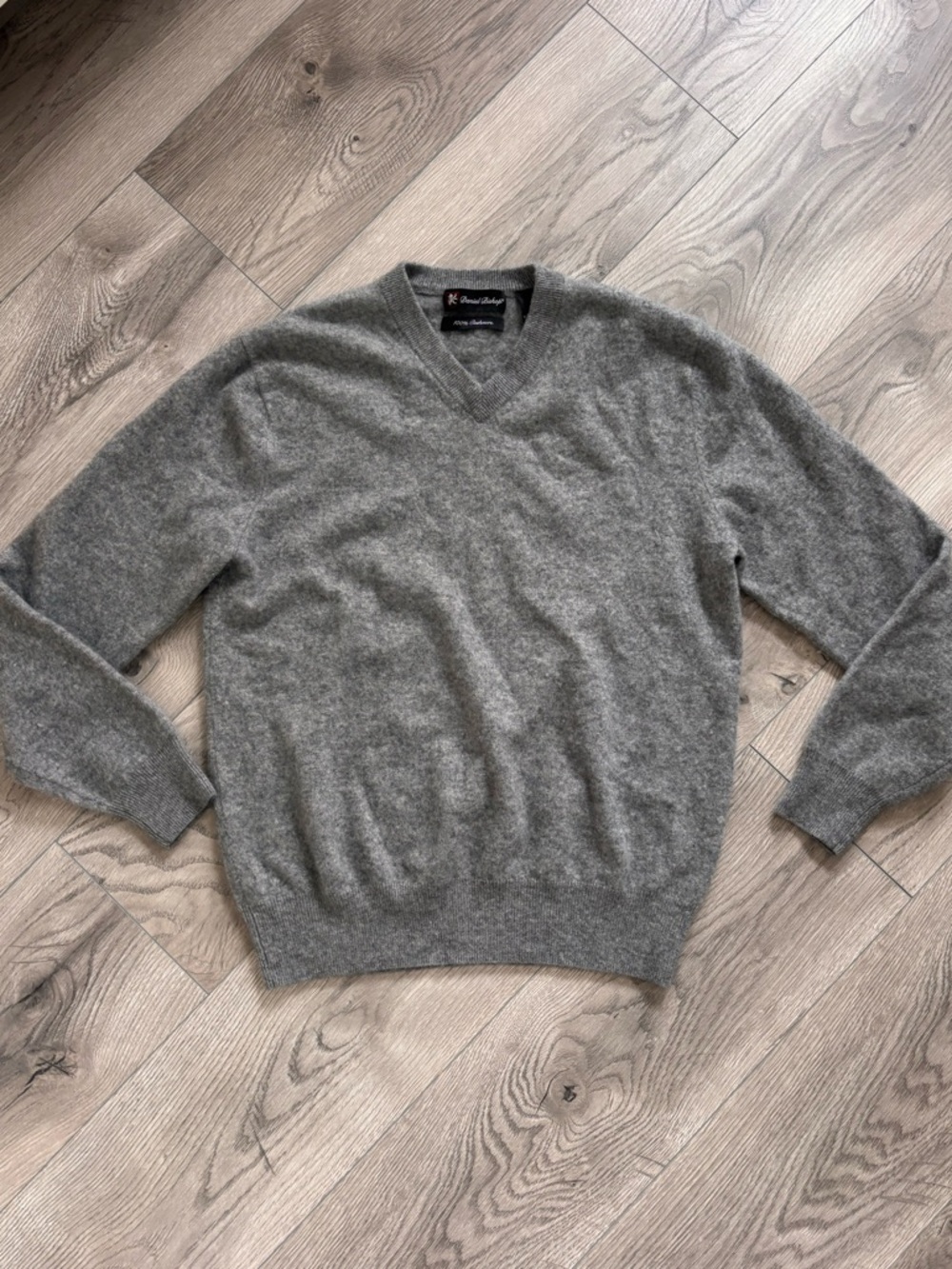 Daniel Bishop 100% Cashmere Gray V-Neck Sweater Medium